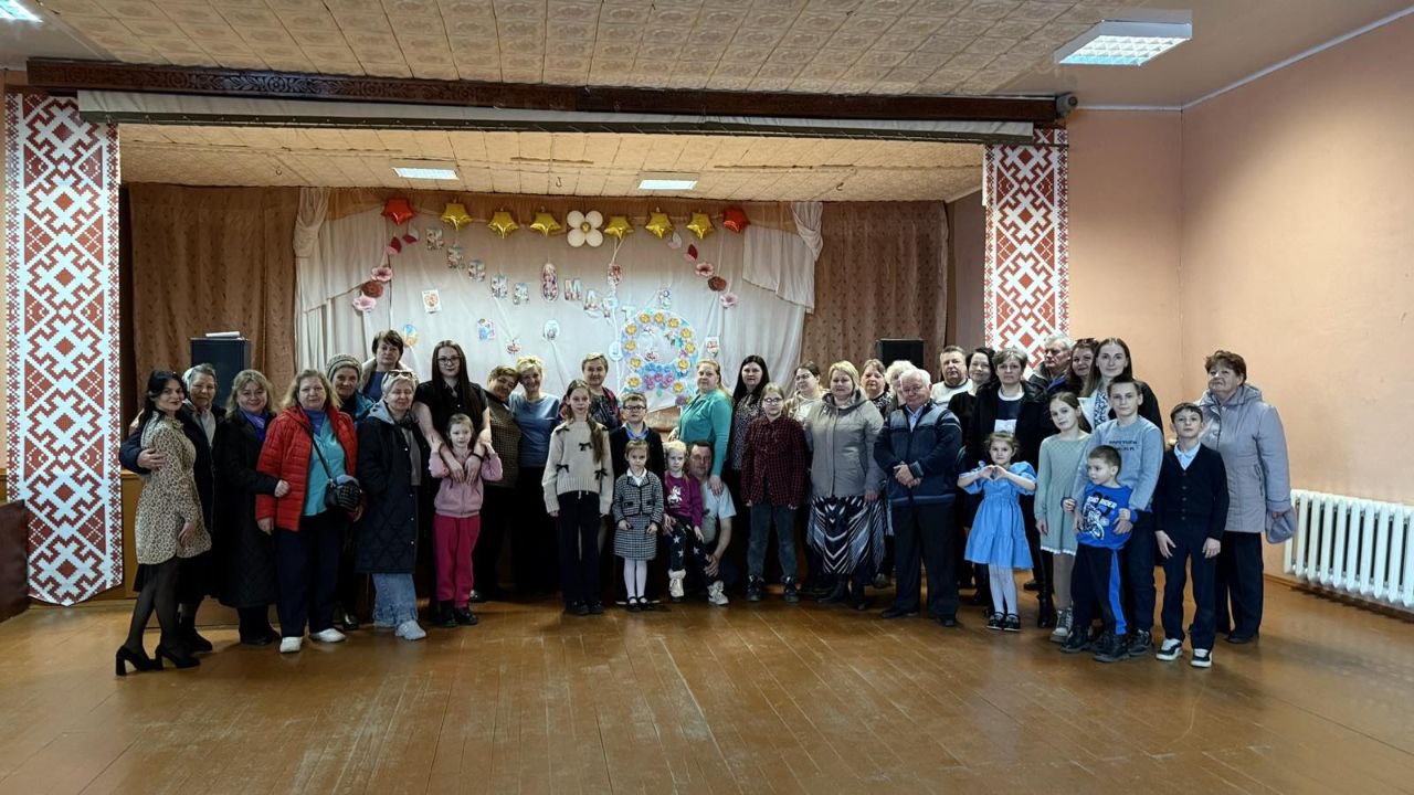 Праздничный концерт ко Дню женщин прошёл в Ладеникском СДК!