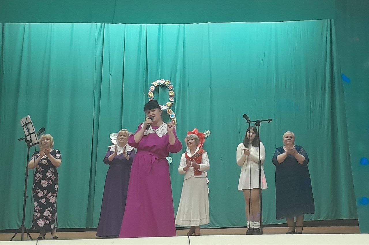 Цветы, улыбки и песни для прекрасных дам! 🌹В Кошелевском СДК царила атмосфера весны и праздника! В День женщин здесь состоялся трогательный и душевный концерт, посвященный самым прекрасным жительницам агрогородка