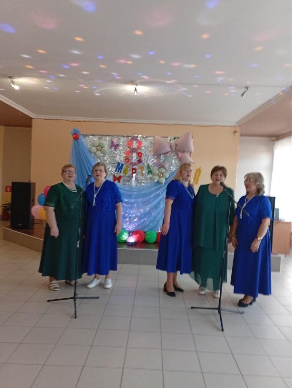 Первому весеннему празднику добра, света, жизни и любви, Дню женщин, был посвящен праздничный концерт, который состоялся в Бенинском СКБ