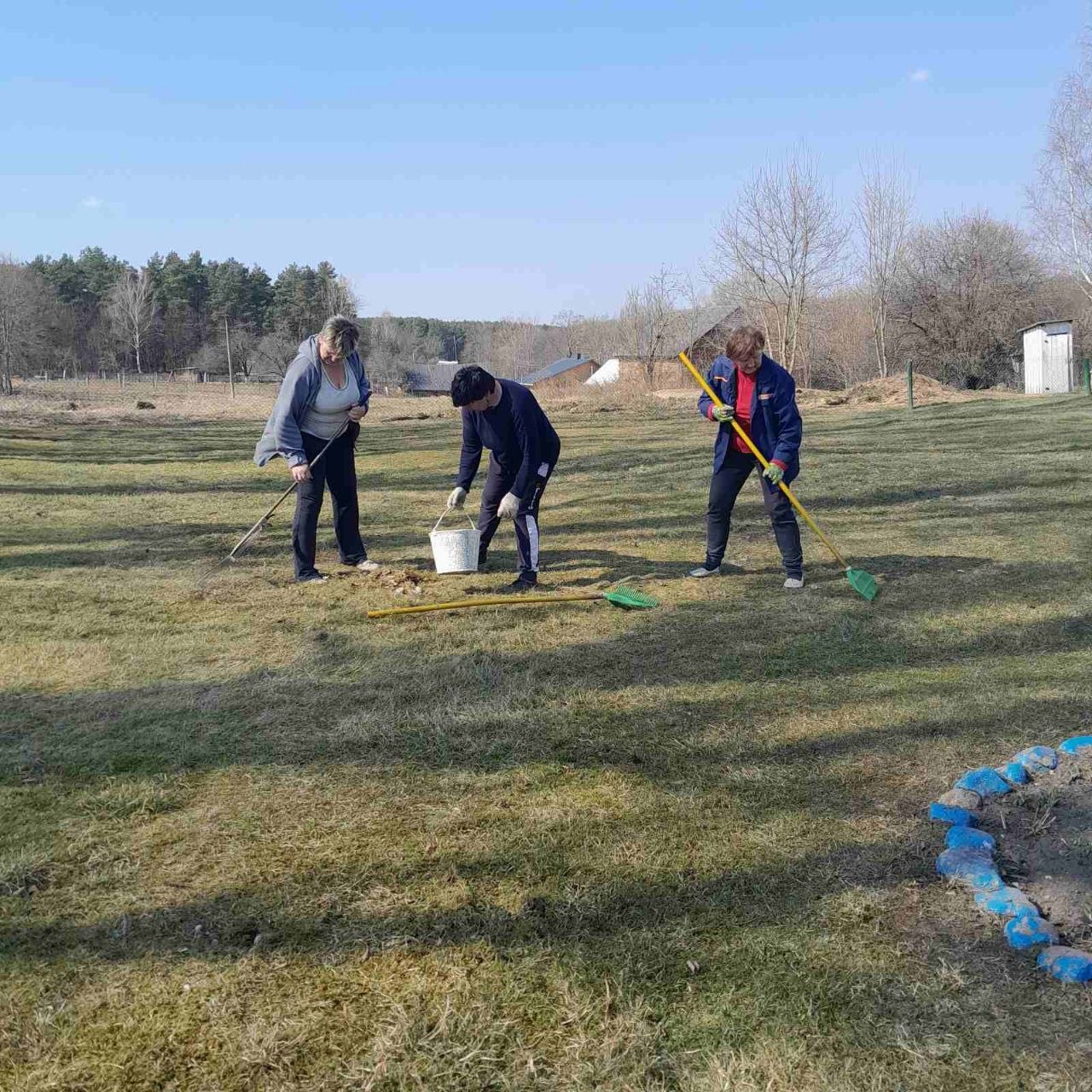 Сегодня работники учреждений культуры Новогрудчины не просто хранят историю и дарят вдохновение – они творят красоту вокруг себя!