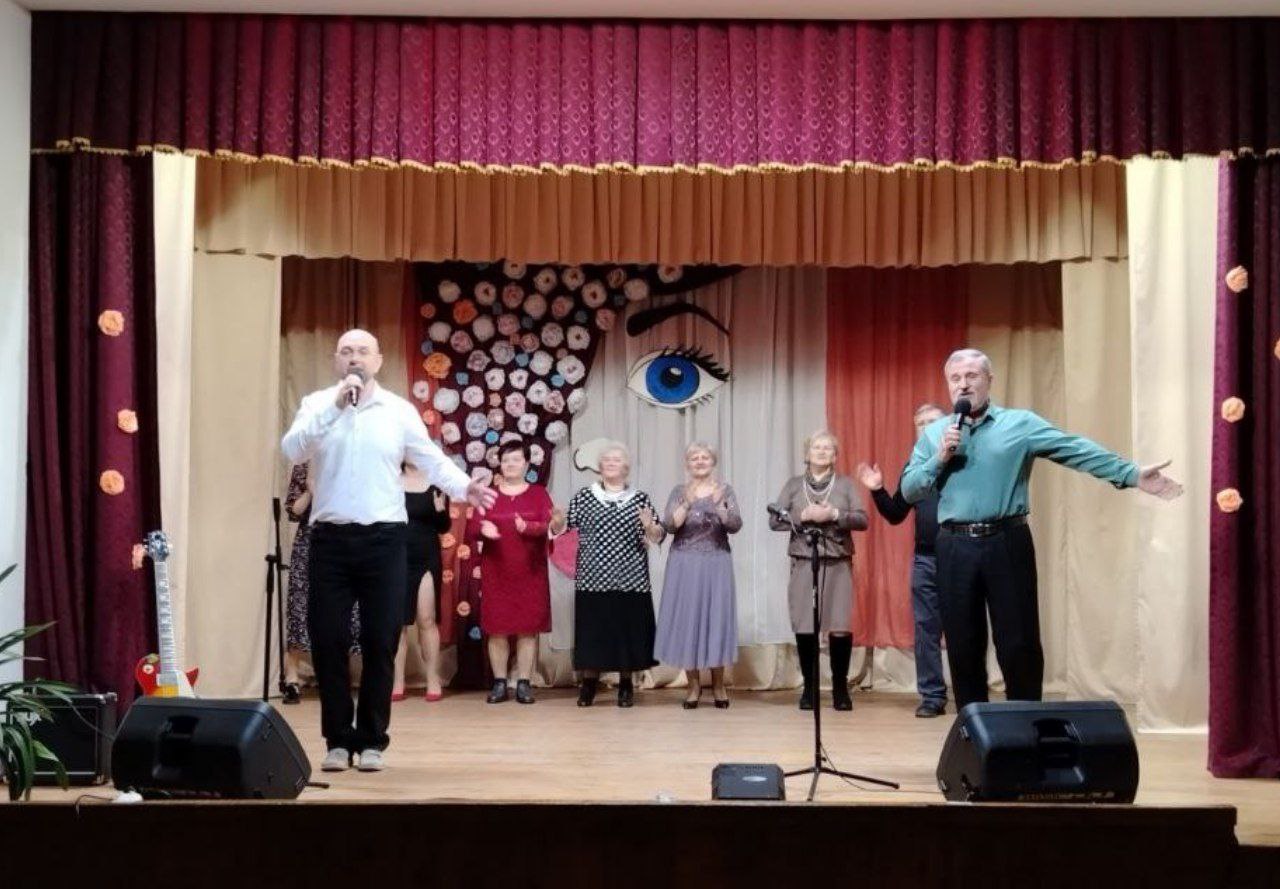 Жители городского поселка Любча также не остались без поздравлений ко Дню женщин!