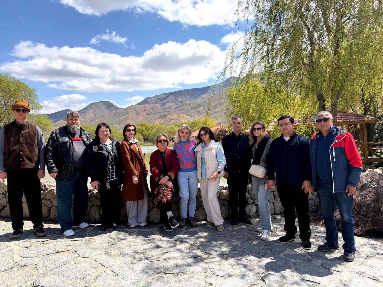 Народный мастер Республики Беларусь Наталья Климко представляет  новогрудскую вытинанку-выбиванку на Международной выставке-фестивале искусств «ART EXPO», которая проходит в Республике Армения