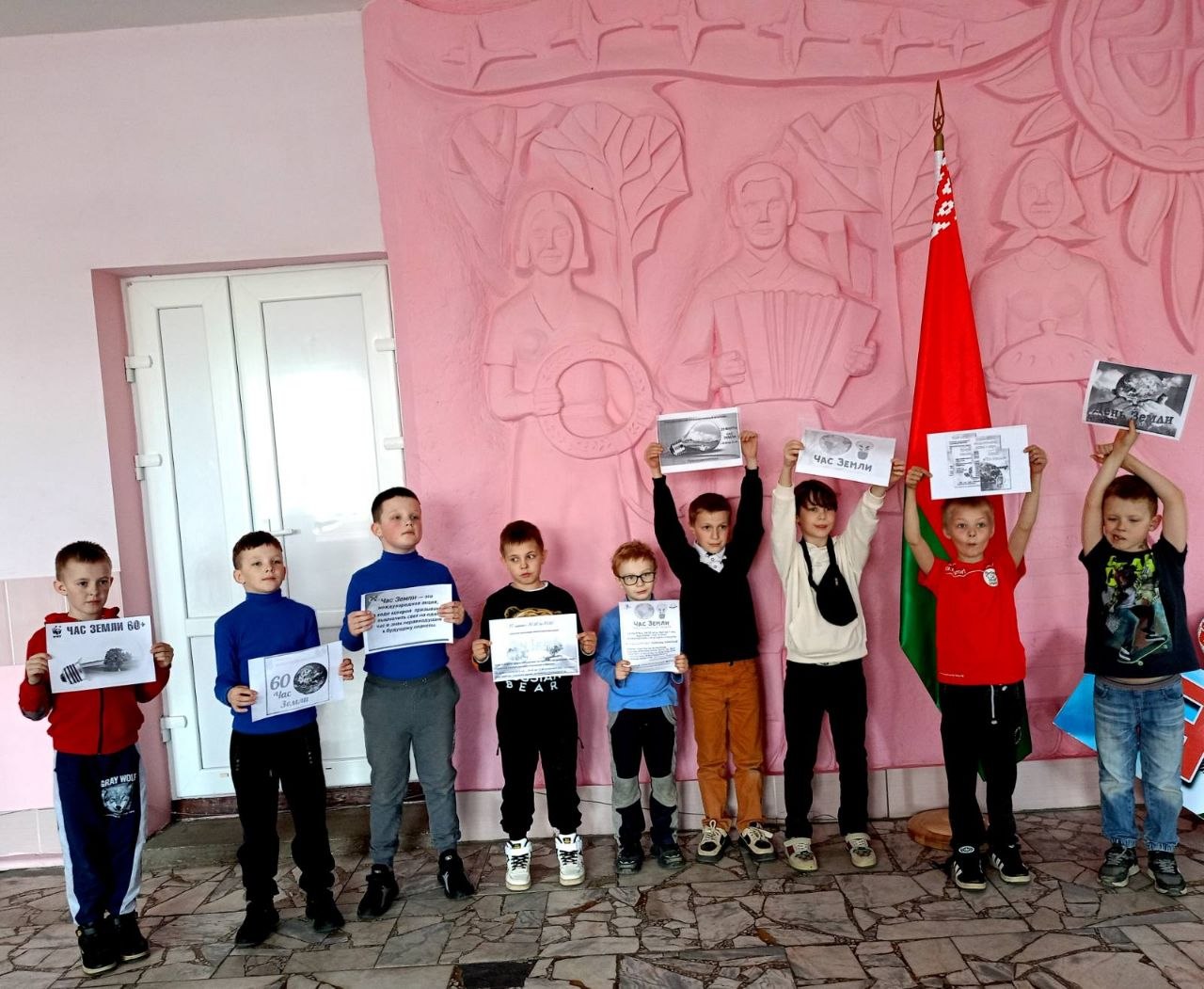 В рамках Международной акции «Час Земли» в Щорсовском СДК-ЦТТ прошла акция «Эта земля — твоя и моя»