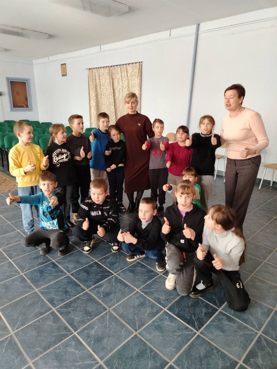 Классные весенние  каникулы продолжаются, в стенах школ спокойствие и умиротворение