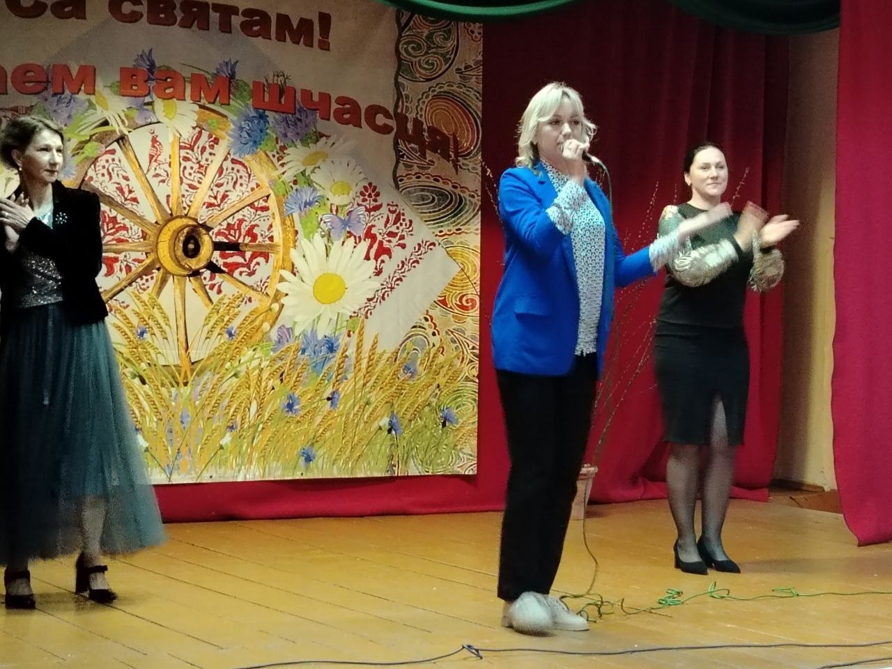 Солнечно, душевно и очень громко — именно так прошел выездной концерт сектора внестационарного обслуживания населения в деревне Ольховка!