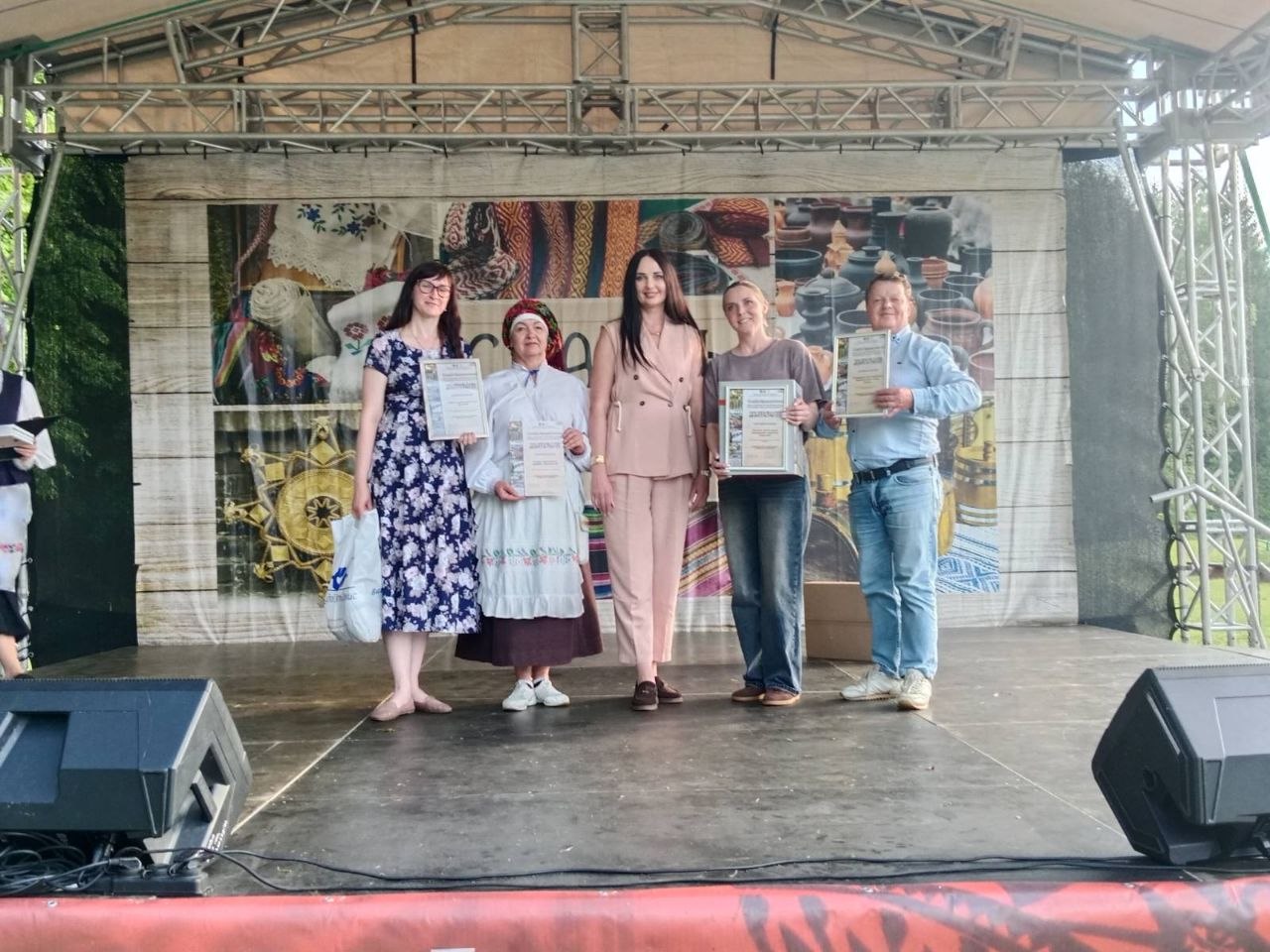 На абласным свяце «Скарбы Гродзеншчыны» творчыя калектывы Навагрудчыны з гонарам прадэманстравалі багацце мясцовай спадчыны і атрымалi заслужаныя ўзнагароды