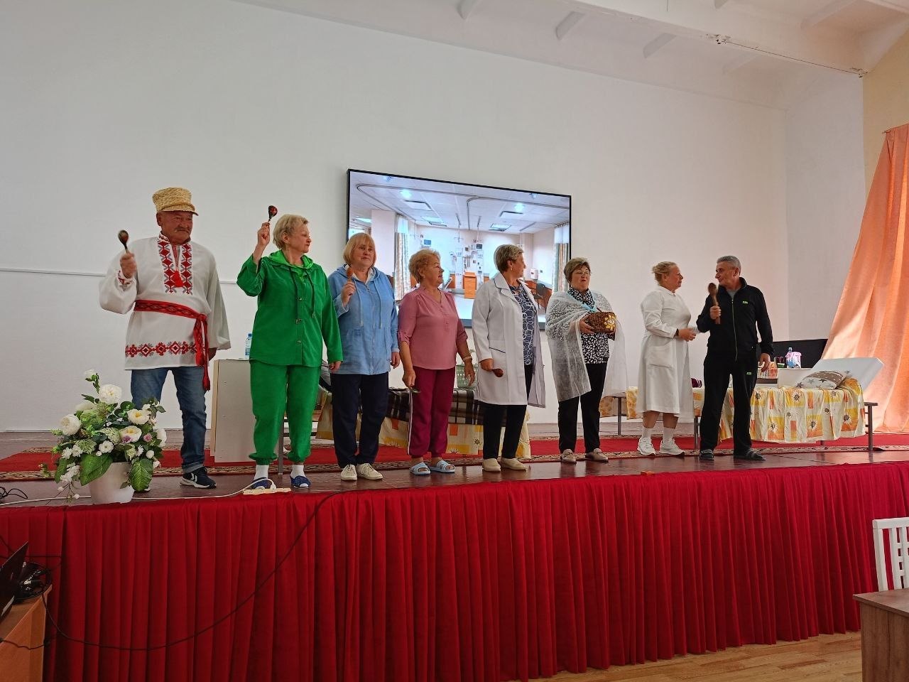 В стенах пансионата «Аксамит»  было по-настоящему оживленно! Народный драматический коллектив «Мудрость Плюс» превратил обычный день в настоящий праздник, представив спектакль «Жаночы вулей»