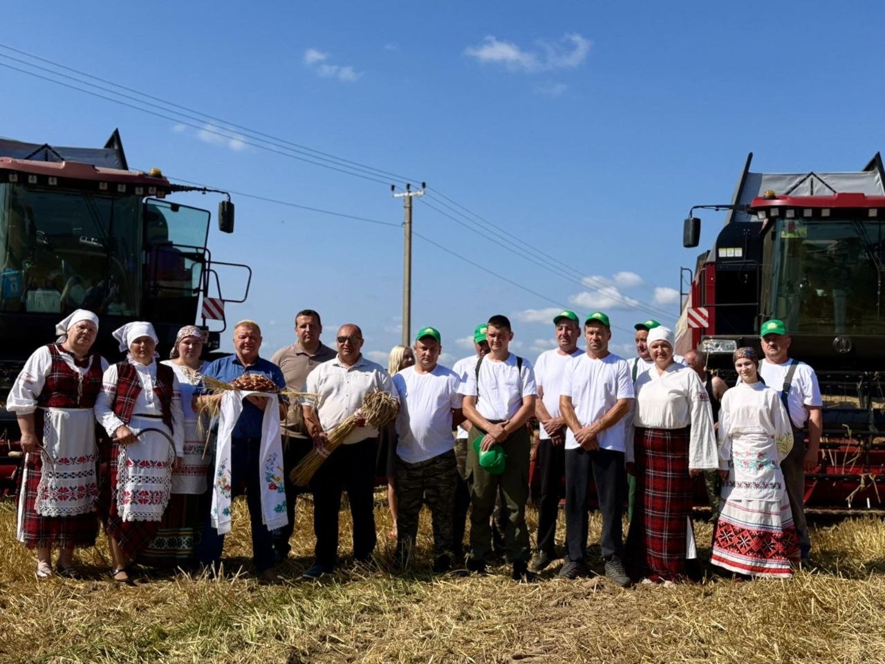 Творчы калектыў Ладзеніцкага СДК ярка і душэўна адзначыў пачатак жніва!