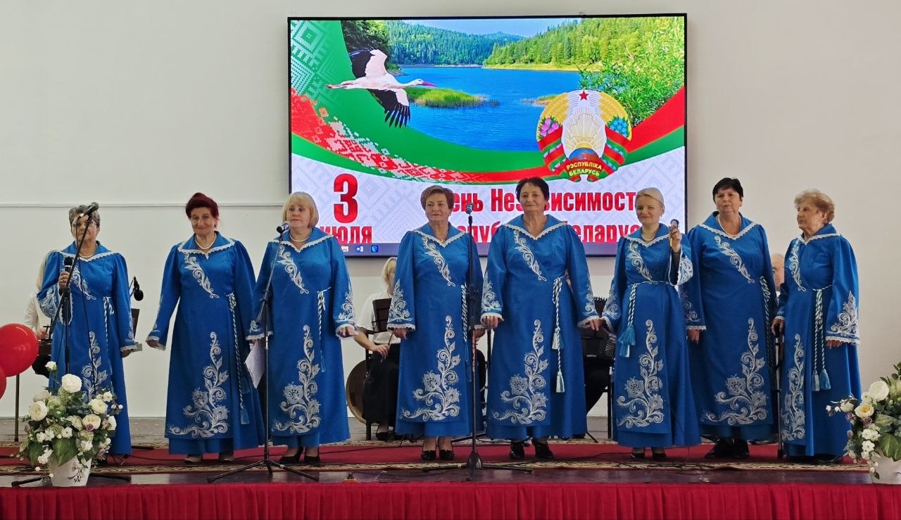 Музыкальная открытка к празднику от хора «Радость»